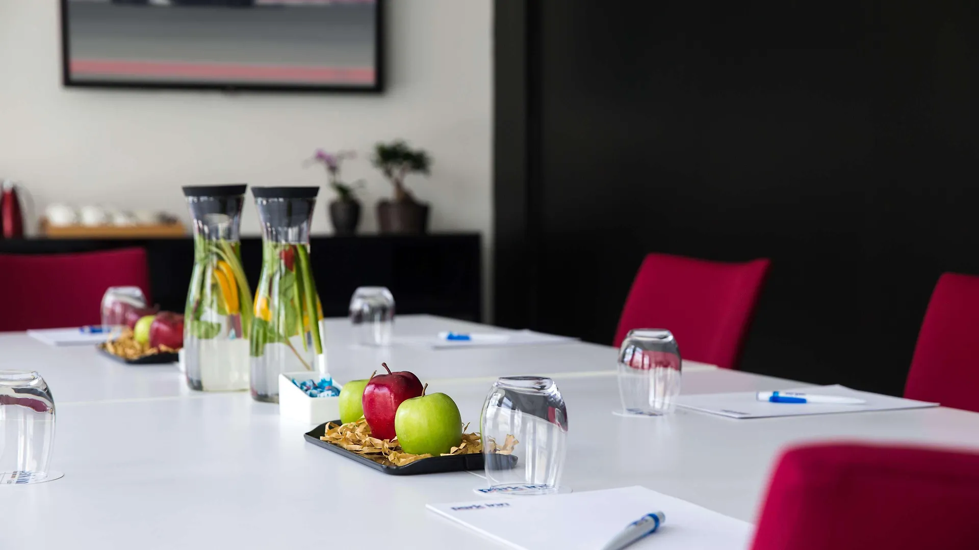 Park Inn By Radisson Dubai Motor City 4*,
